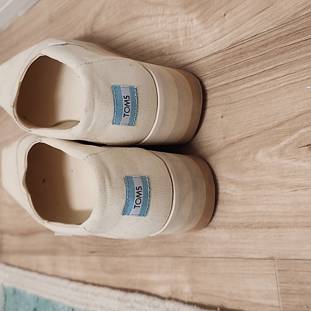 Shoes - Picture 4 of 4